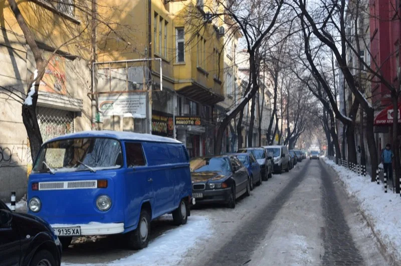 cars parked on street in winter — illustrative editorial photography, not a verified location